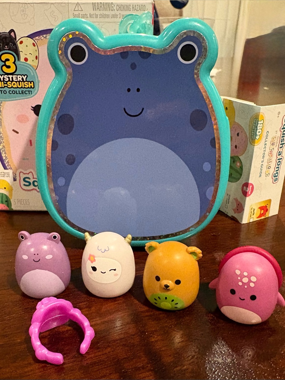 Squish-a-long Squishmallows - Agnolo the Tadpole Clip Case plus 4 minis / ring